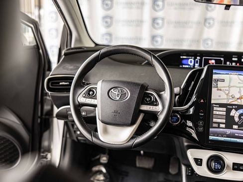 Used 2018 Toyota Prius Prime Premium image 37