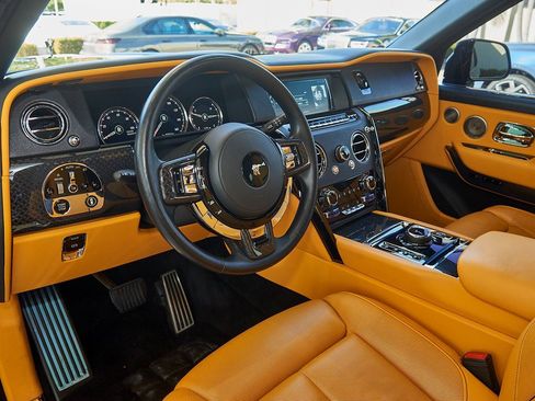 Certified 2022 Rolls-Royce Cullinan Black Badge w/ Leather Finishing Pack image 10