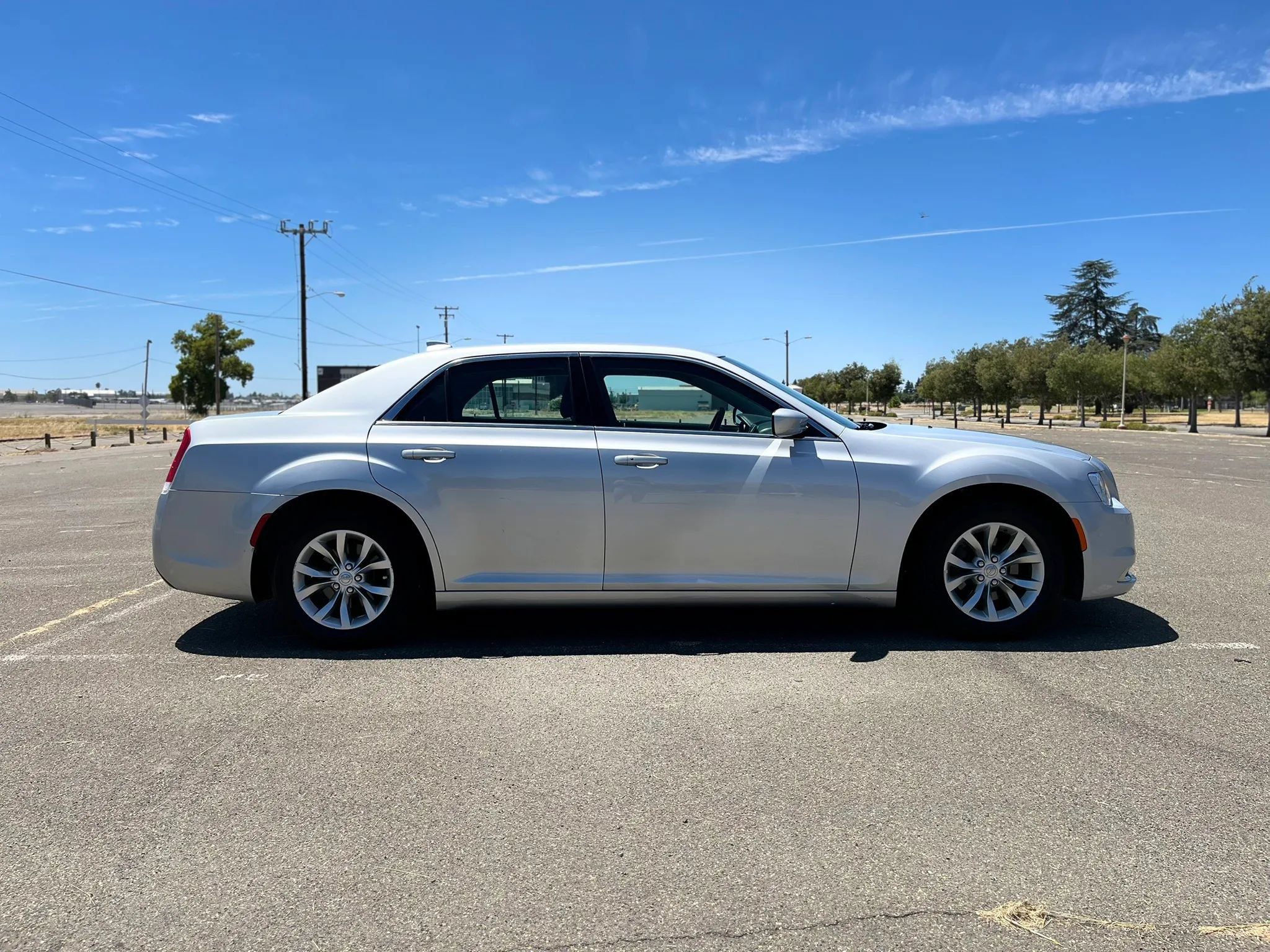 Used 2019 Chrysler 300 Touring RWD image 4