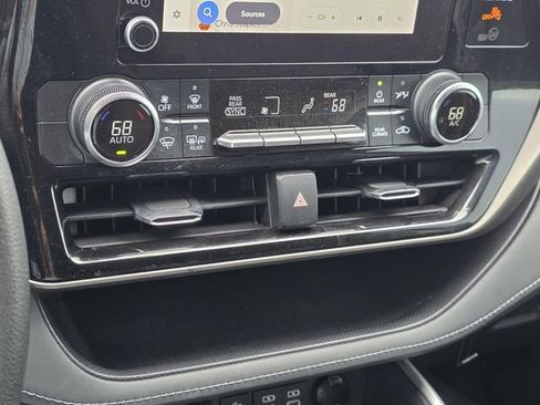Used 2023 Toyota Highlander L FWD image 21