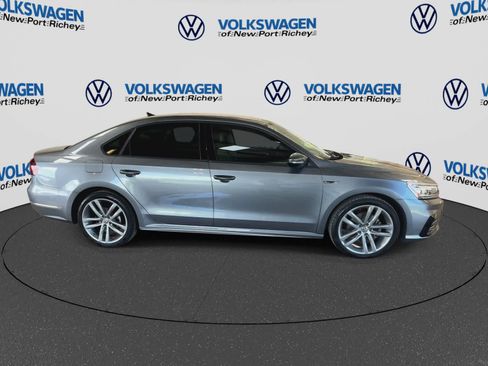 Used 2018 Volkswagen Passat 2.0T R-Line FWD image 9