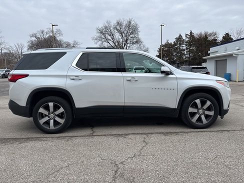 Used 2018 Chevrolet Traverse LT image 2