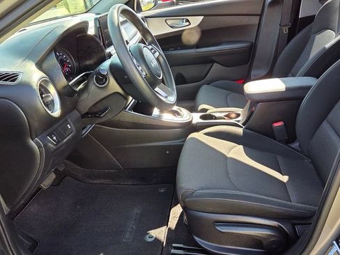 Used 2022 Kia Forte LXS FWD image 5