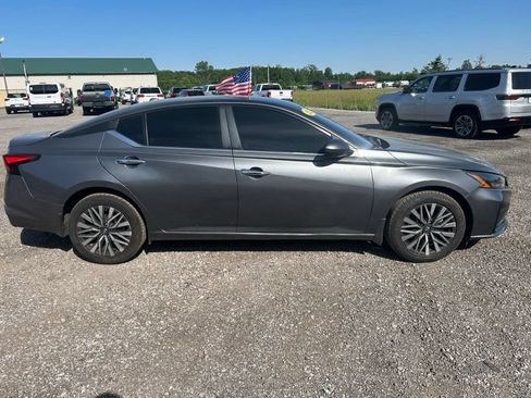 Used 2023 Nissan Altima 2.5 SV AWD/4WD image 2