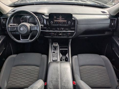 Used 2025 Nissan Pathfinder SV image 15