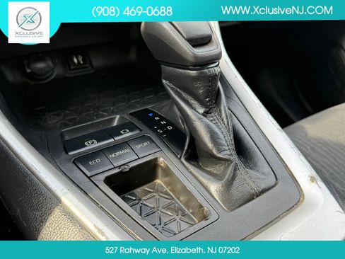 Used 2019 Toyota RAV4 XLE FWD image 19