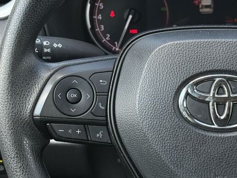Used 2025 Toyota RAV4 XLE FWD image 14