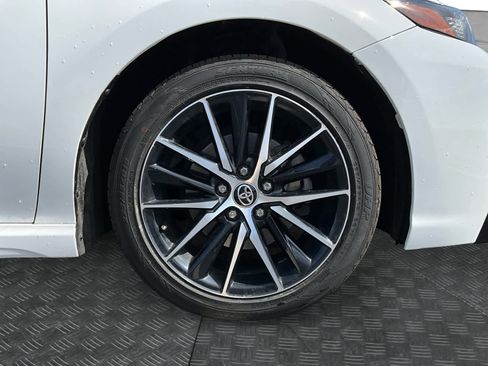 Used 2021 Toyota Camry SE image 12