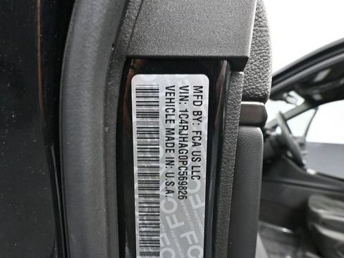 Used 2023 Jeep Grand Cherokee Altitude AWD/4WD image 46