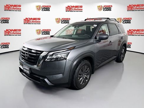 Certified 2024 Nissan Pathfinder SV image 12