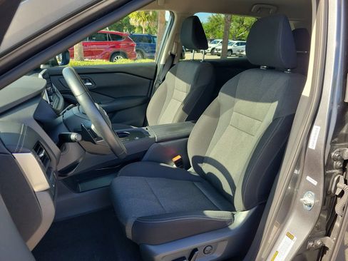Used 2025 Nissan Rogue SV FWD image 16