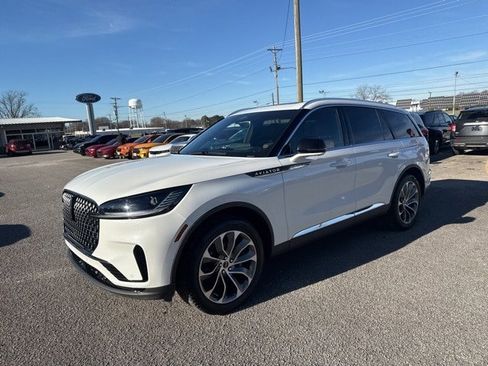 Used 2025 Lincoln Aviator Reserve w/ Illumination Package image 3