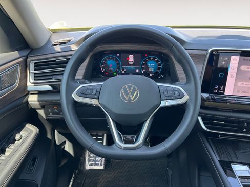 Certified 2025 Volkswagen Atlas SEL Premium R-Line image 15