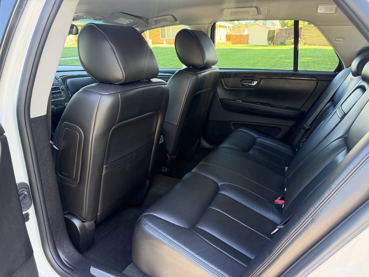 Used 2011 Cadillac DTS FWD image 11