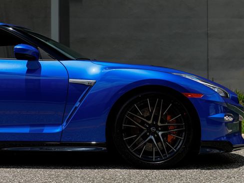 Used 2024 Nissan GT-R AWD/4WD image 16