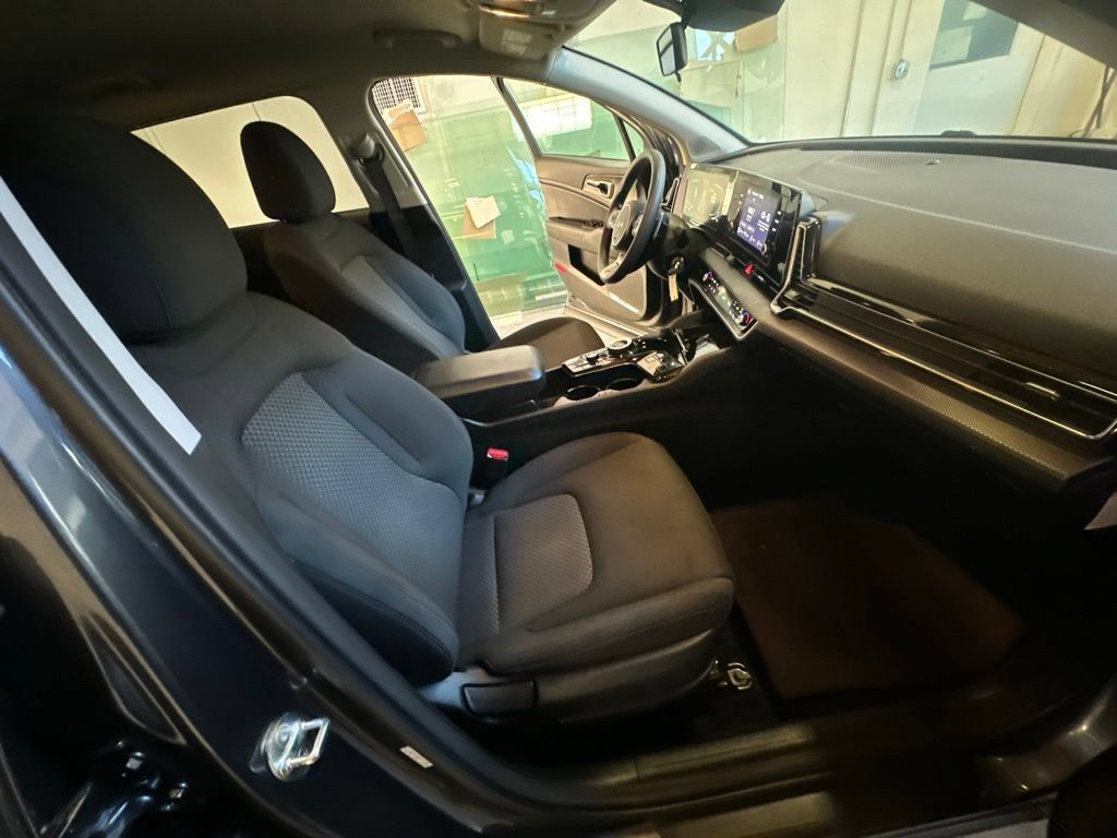 Used 2023 Kia Sportage LX AWD/4WD image 35