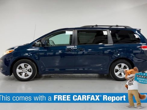 Used 2011 Toyota Sienna LE image 2