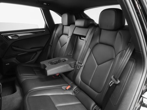 Certified 2021 Porsche Macan AWD/4WD image 37
