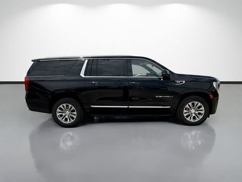 Used 2024 GMC Yukon XL Denali AWD/4WD image 2
