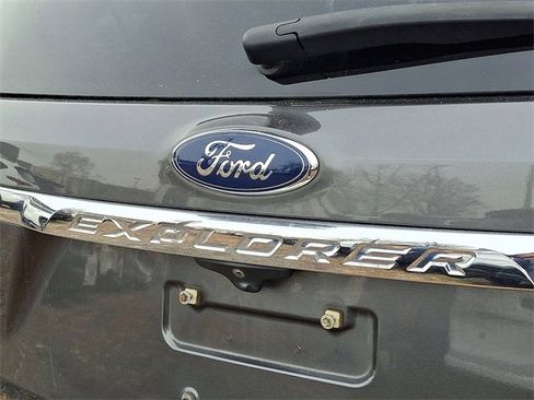 Used 2017 Ford Explorer XLT w/ Equipment Group 201A image 30