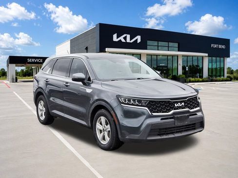 Used 2023 Kia Sorento LX FWD image 3