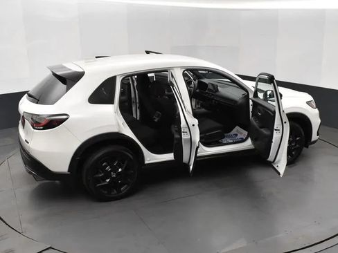Used 2025 Honda HR-V Sport image 6