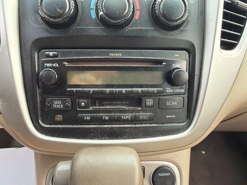 Used 2005 Toyota Highlander 2WD V6 w/ 3rd Row image 15