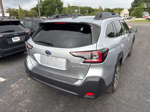Used 2024 Subaru Outback Premium AWD/4WD image 3