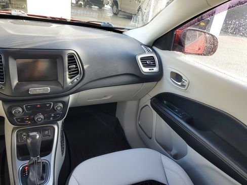 Used 2019 Jeep Compass Latitude FWD image 14