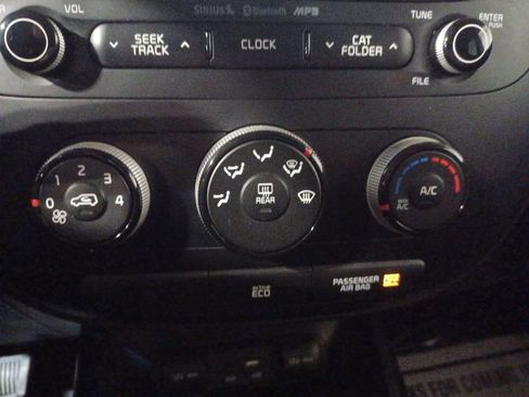 Used 2016 Kia Soul + image 16