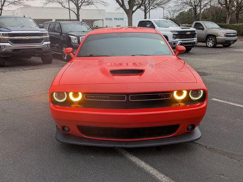 Used 2019 Dodge Challenger R/T image 3