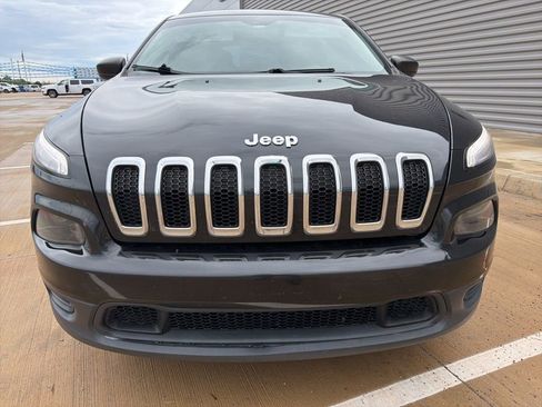 Used 2016 Jeep Cherokee Sport FWD image 8