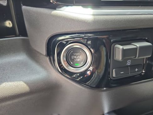 Certified 2025 Chevrolet Silverado 1500 High Country AWD/4WD image 28