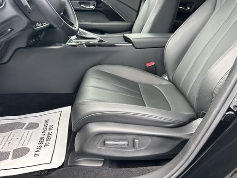Certified 2025 Acura ADX FWD image 9