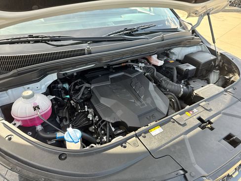 Used 2025 Kia Carnival SX FWD image 28