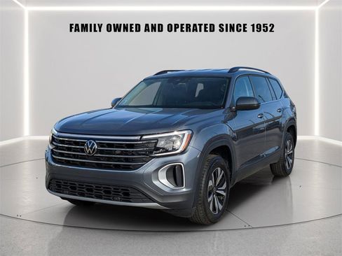 Certified 2024 Volkswagen Atlas SE image 2