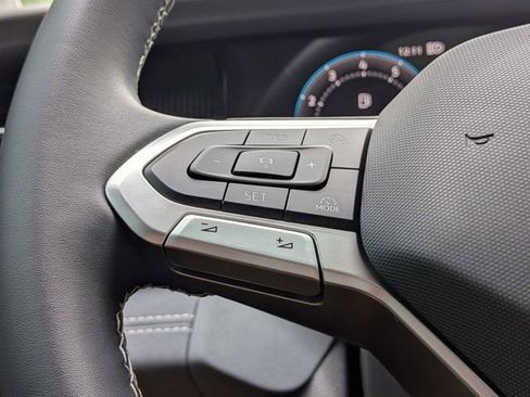 New 2026 Volkswagen Tiguan SE FWD image 26