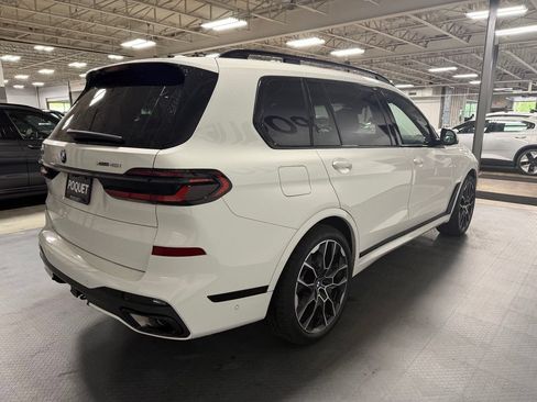 Used 2024 BMW X7 xDrive40i w/ M Sport Package AWD/4WD image 4