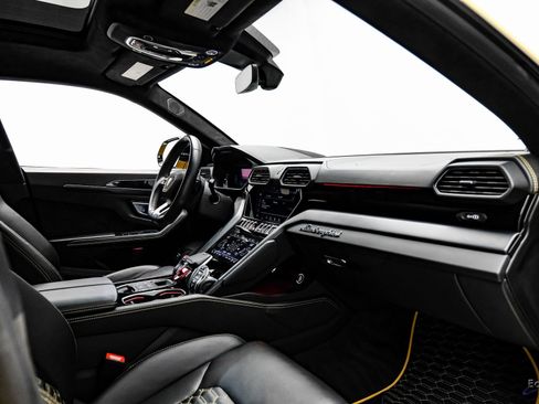 Used 2021 Lamborghini Urus image 51