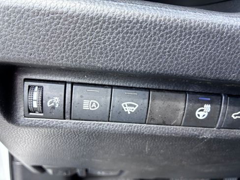 Used 2022 Toyota RAV4 XLE Premium AWD/4WD image 22