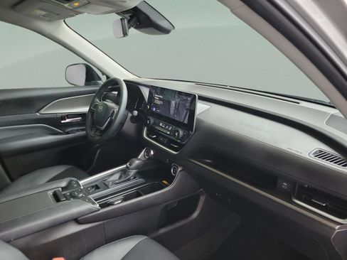 Certified 2025 Toyota Grand Highlander AWD image 32
