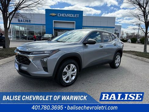 Used 2024 Chevrolet Trax LS image 1