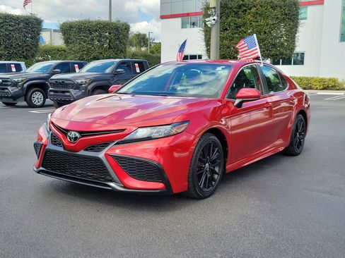 Used 2021 Toyota Camry SE image 6
