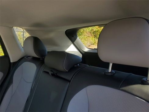 New 2025 Volkswagen Tiguan SE image 9