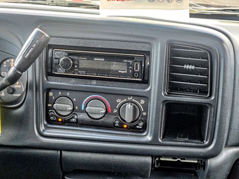 Used 2002 Chevrolet Avalanche 4x4 image 15