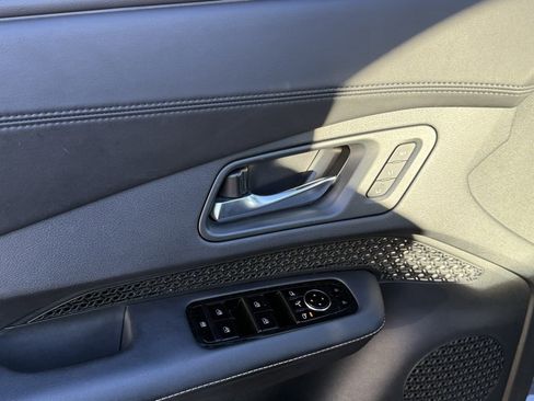 Used 2024 Nissan Ariya EVOLVE+ e-4ORCE image 9