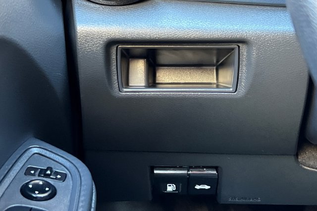 Used 2025 Nissan Versa SV FWD image 32