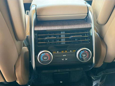 Used 2025 Land Rover Range Rover SE image 21