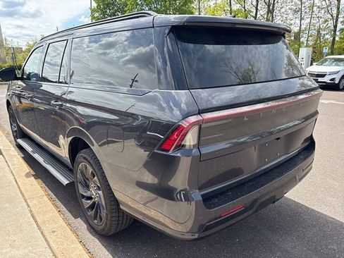 Used 2025 Lincoln Navigator L Reserve w/ Jet Appearance Package AWD/4WD image 3
