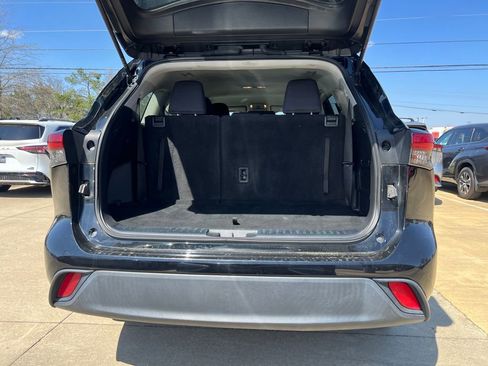 Used 2023 Toyota Highlander L FWD image 20